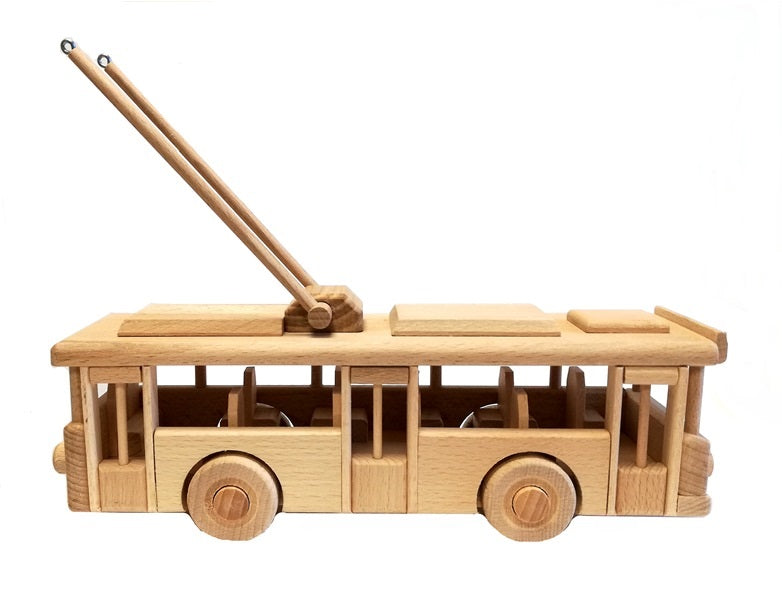 Oberleitungsbus aus Holz