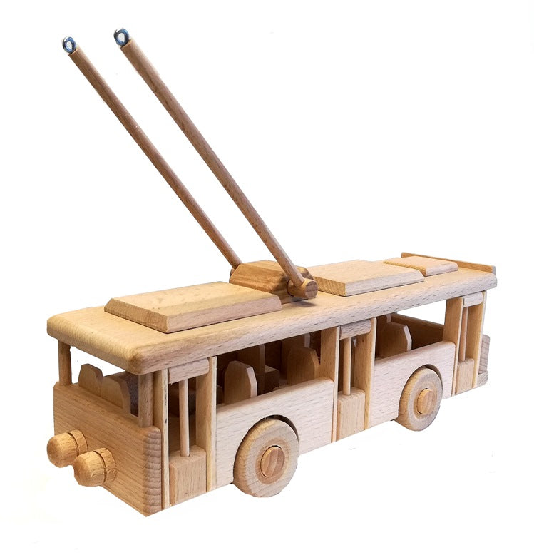 Oberleitungsbus aus Holz